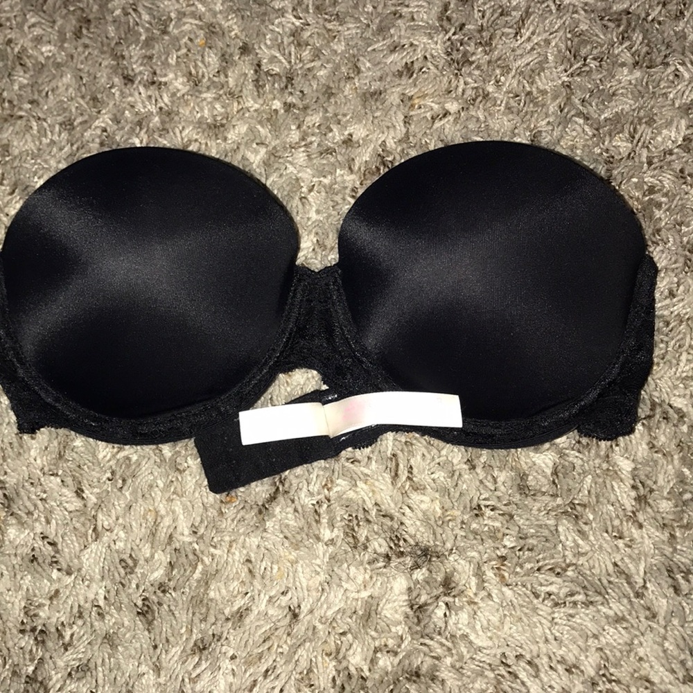 Strapless black vs bra